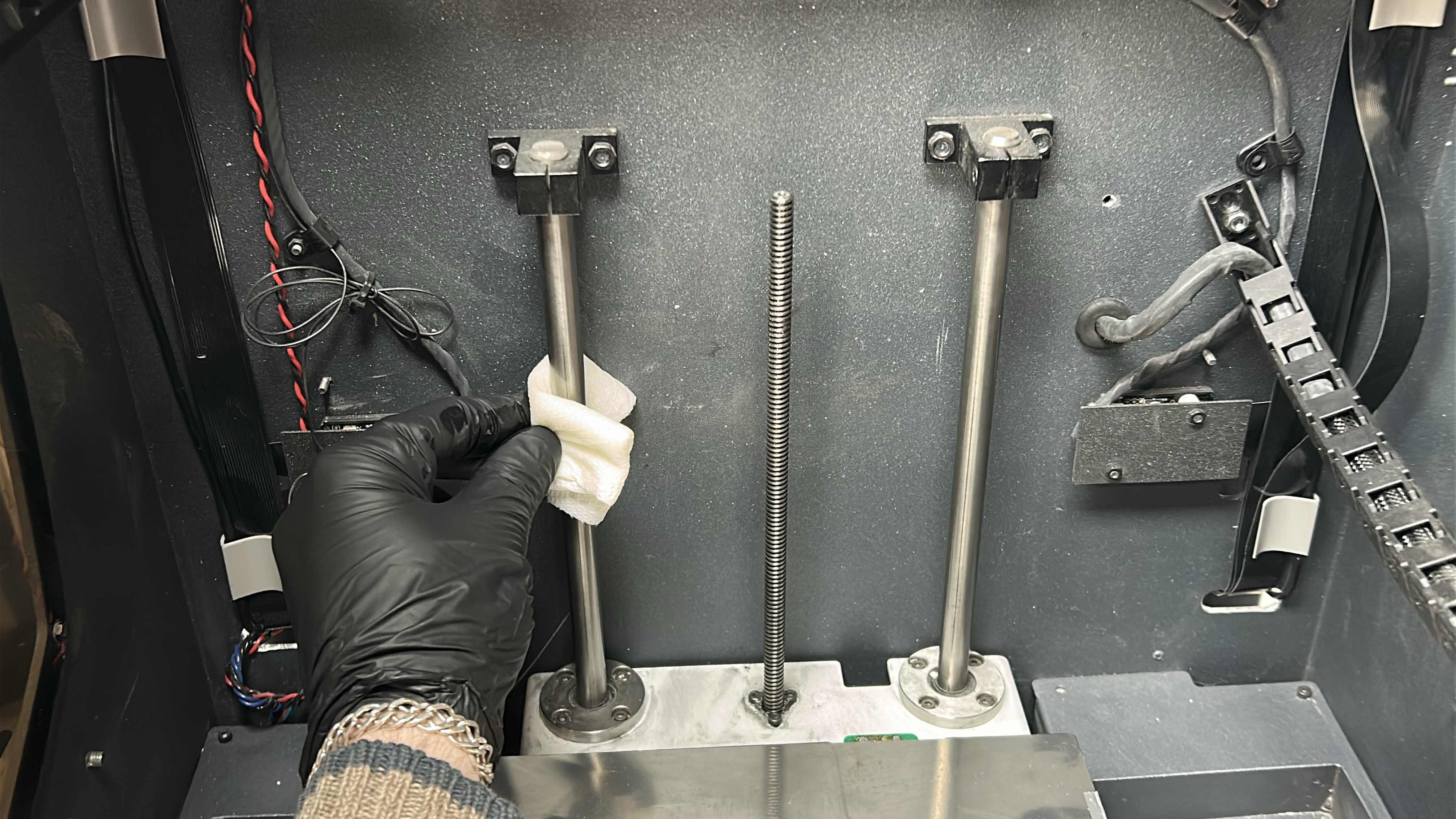 Cleaning and Lubricating the Axes | Rapidia Wiki